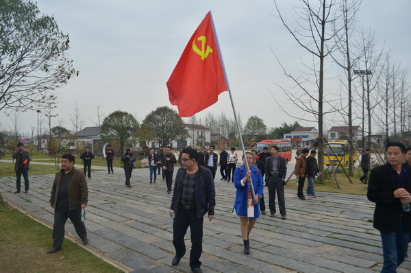 汉寿太子庙中学:清明时节学孟奇 铸造师魂慰先烈