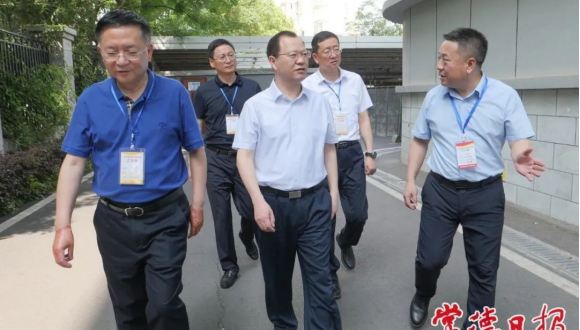周振宇带队巡视检查高考考务工作